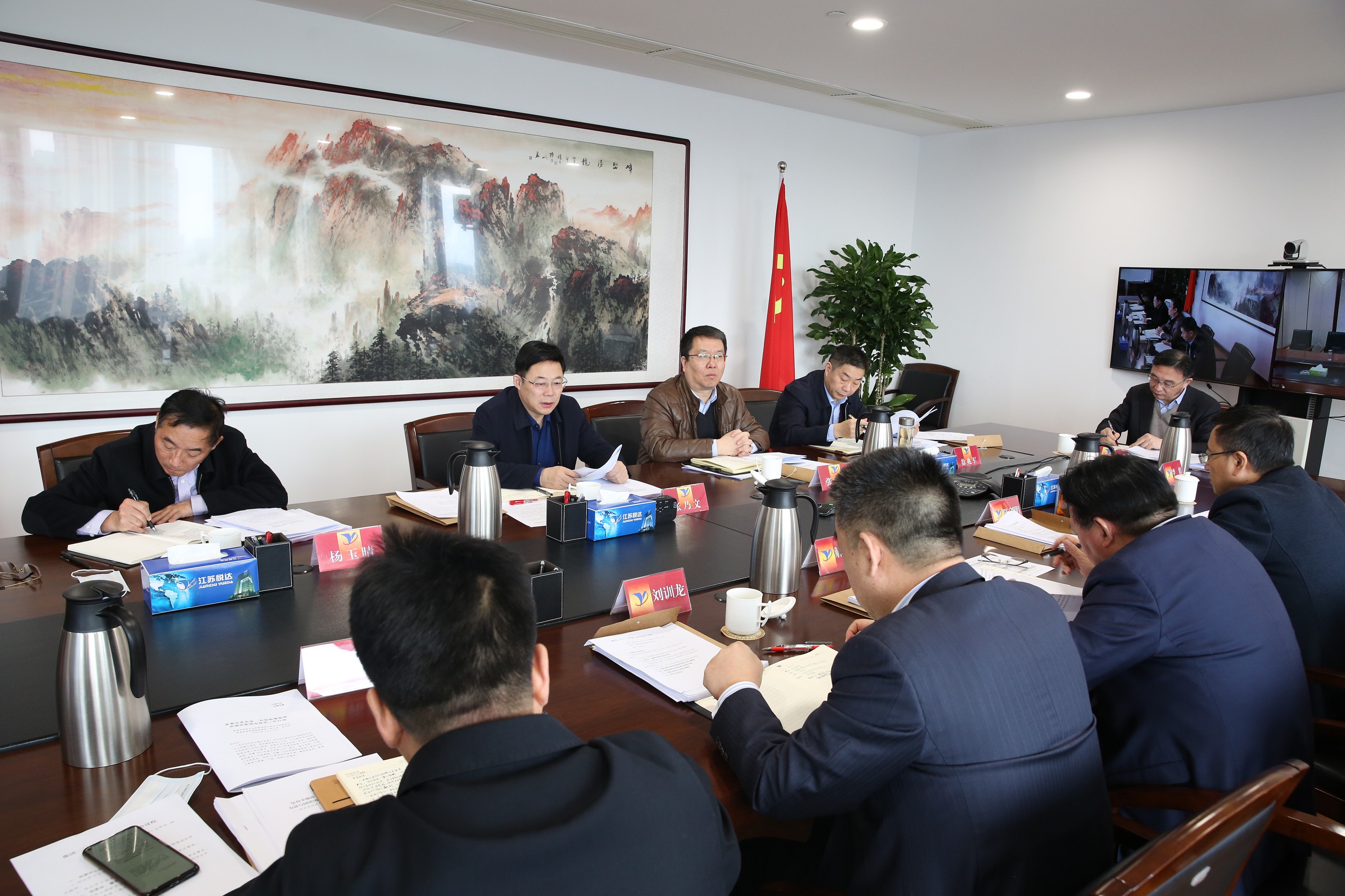 集團(tuán)黨委中心組學(xué)習(xí)會(huì)2 20220217_眸目壓縮.jpg