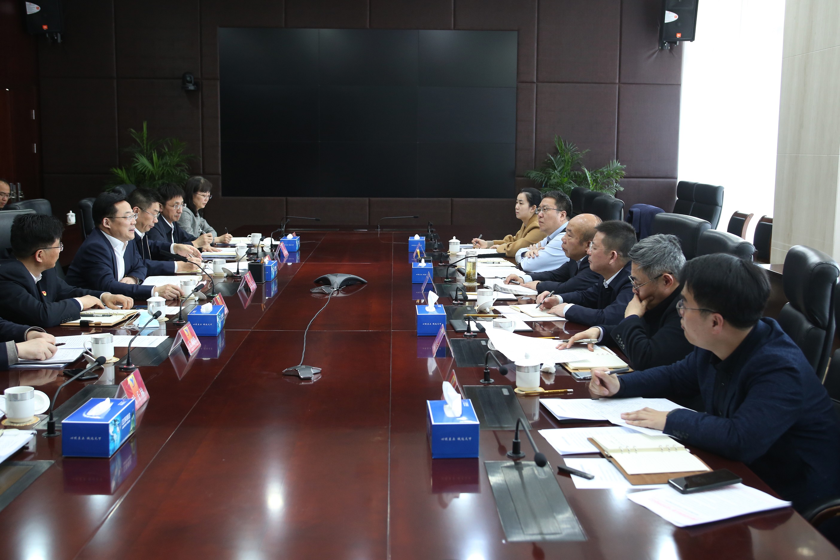 國(guó)資委調(diào)研悅達(dá)集團(tuán) 1_眸目壓縮.jpg