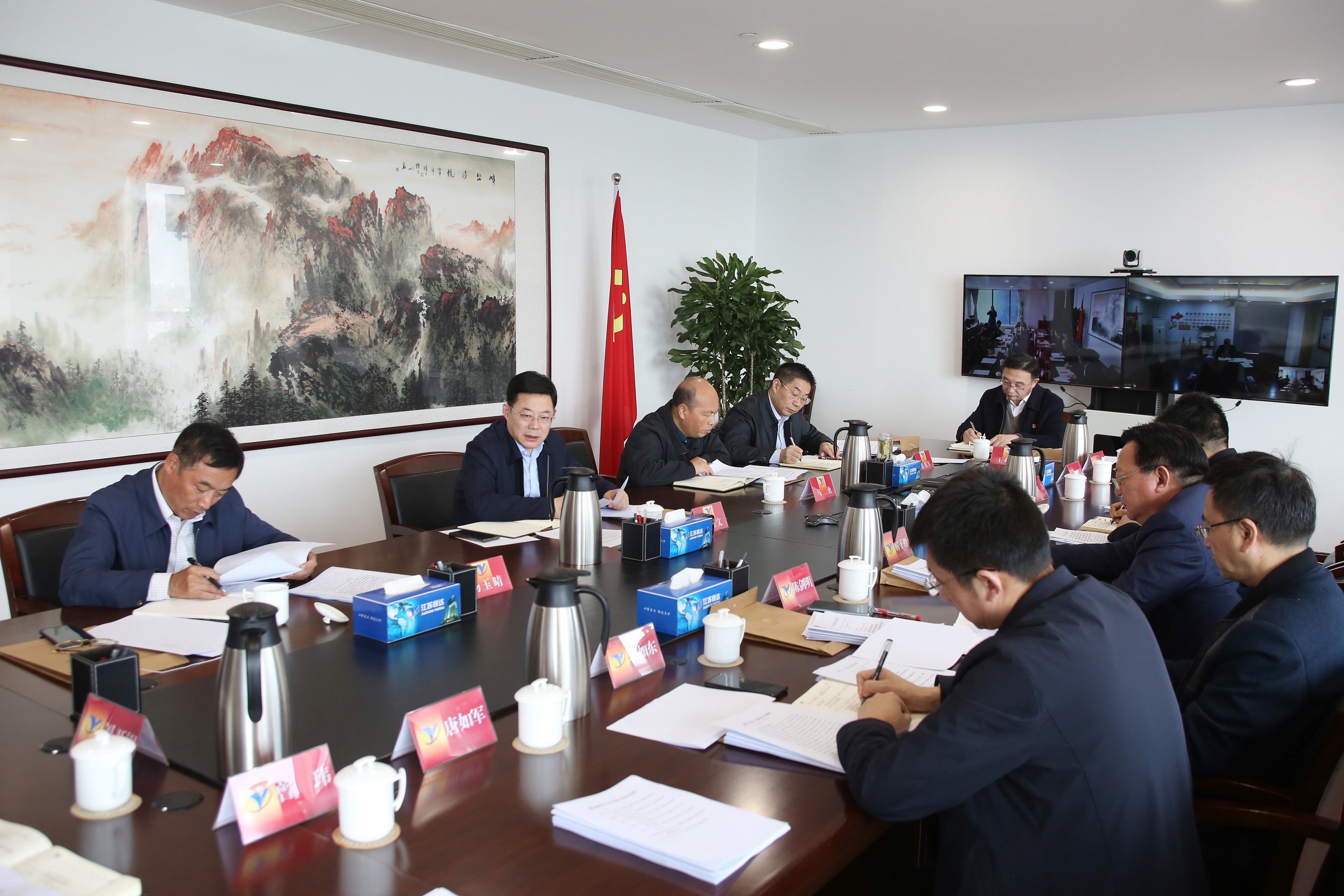 集團(tuán)召開(kāi)黨委中心組學(xué)習(xí)會(huì) 1_眸目壓縮.jpg