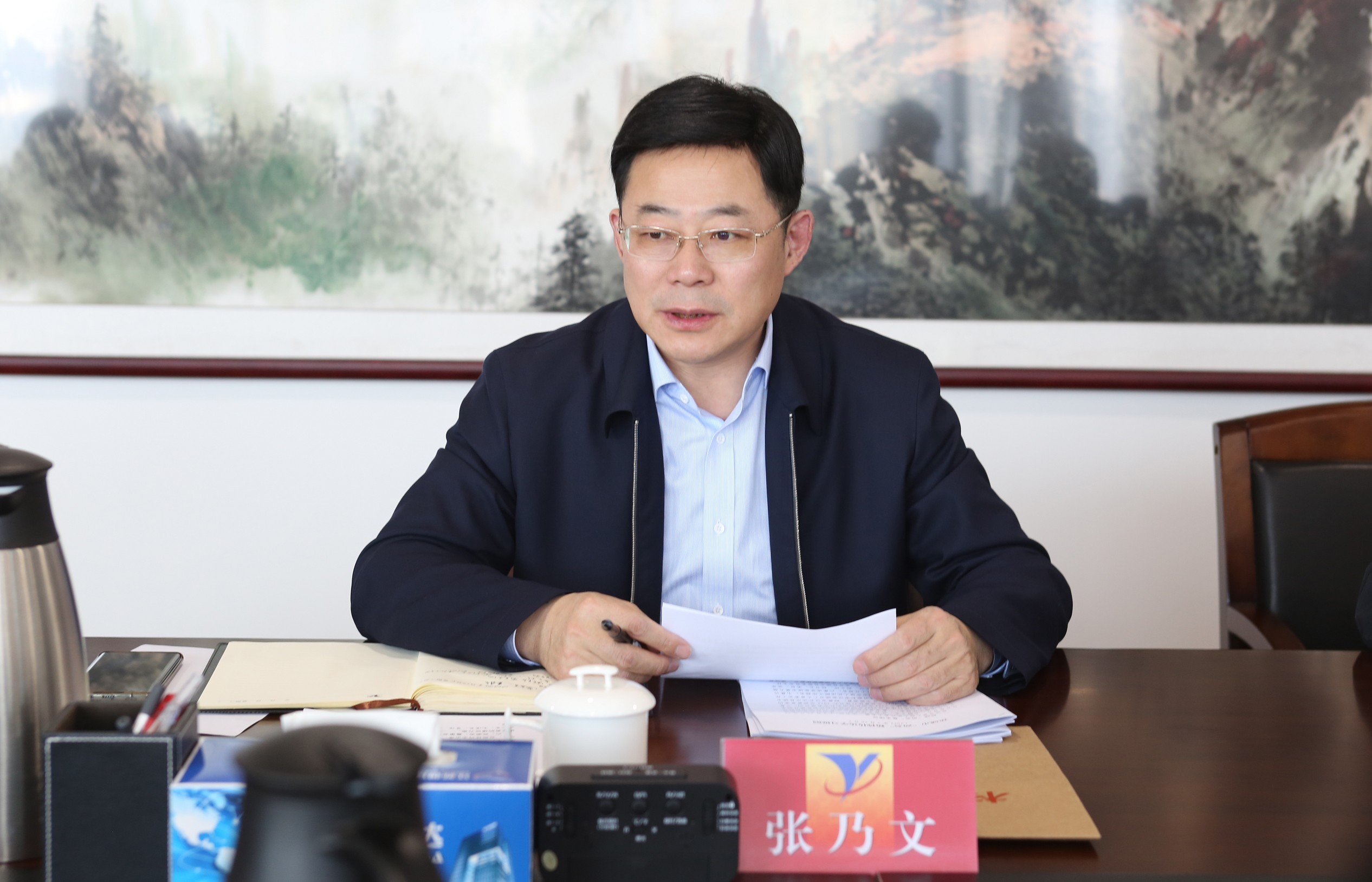 集團(tuán)召開(kāi)黨委中心組學(xué)習(xí)會(huì)  2_眸目壓縮.jpg