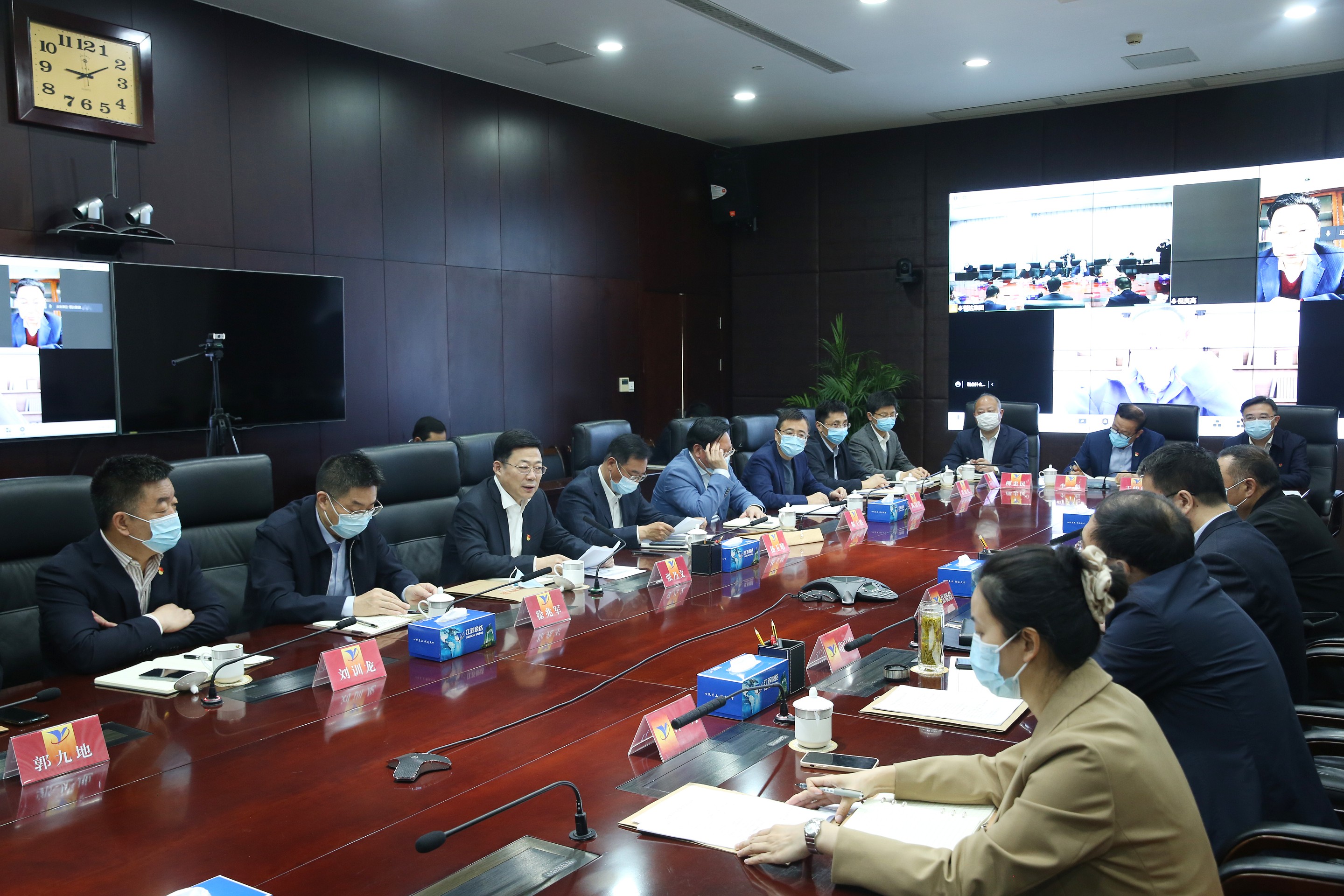 悅達(dá)集團(tuán)外部董事送任會(huì)議召開(kāi) 2_眸目壓縮.jpg