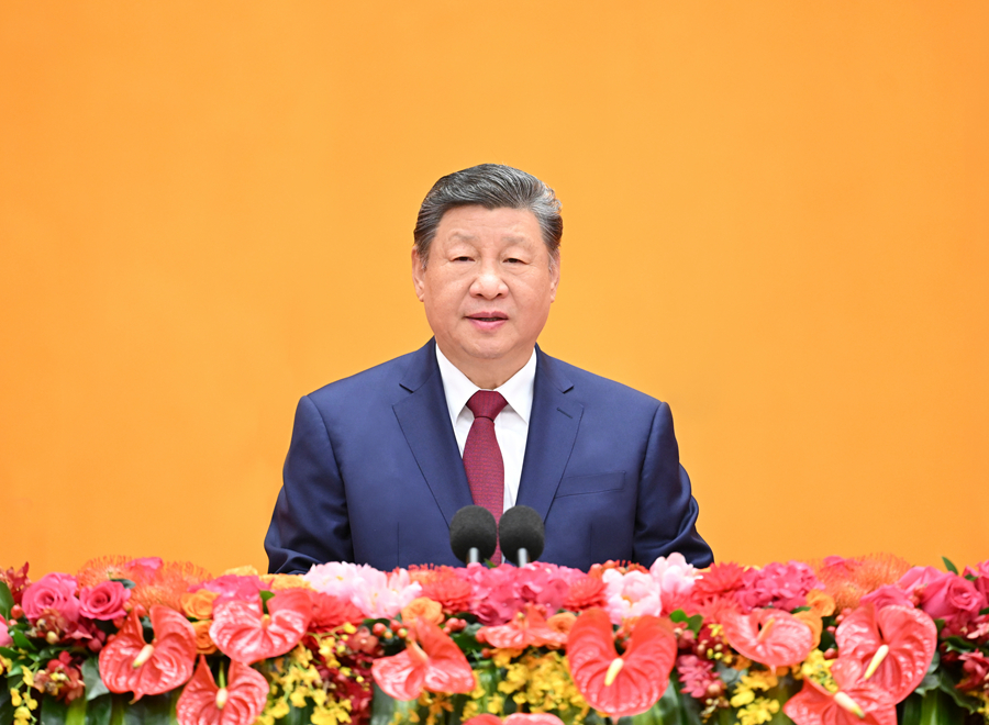 2月14日，中共中央、國務(wù)院在北京人民大會(huì)堂舉行2026年春節(jié)團(tuán)拜會(huì)。中共中央總書記、國家主席、中央軍委主席習(xí)近平發(fā)表講話。
