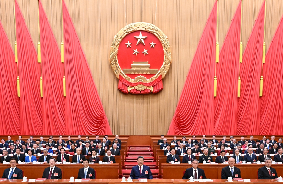 3月12日下午，第十四屆全國人民代表大會(huì)第四次會(huì)議在北京人民大會(huì)堂閉幕。黨和國家領(lǐng)導(dǎo)人習(xí)近平、李強(qiáng)、王滬寧、蔡奇、丁薛祥、李希、韓正等在主席臺(tái)就座。